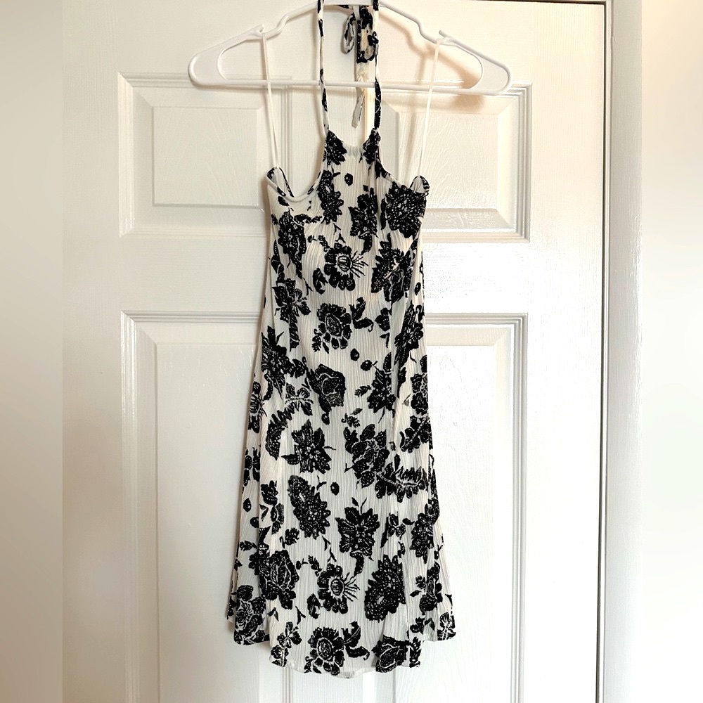 Kendall and Kylie Black and white halter dress size Small